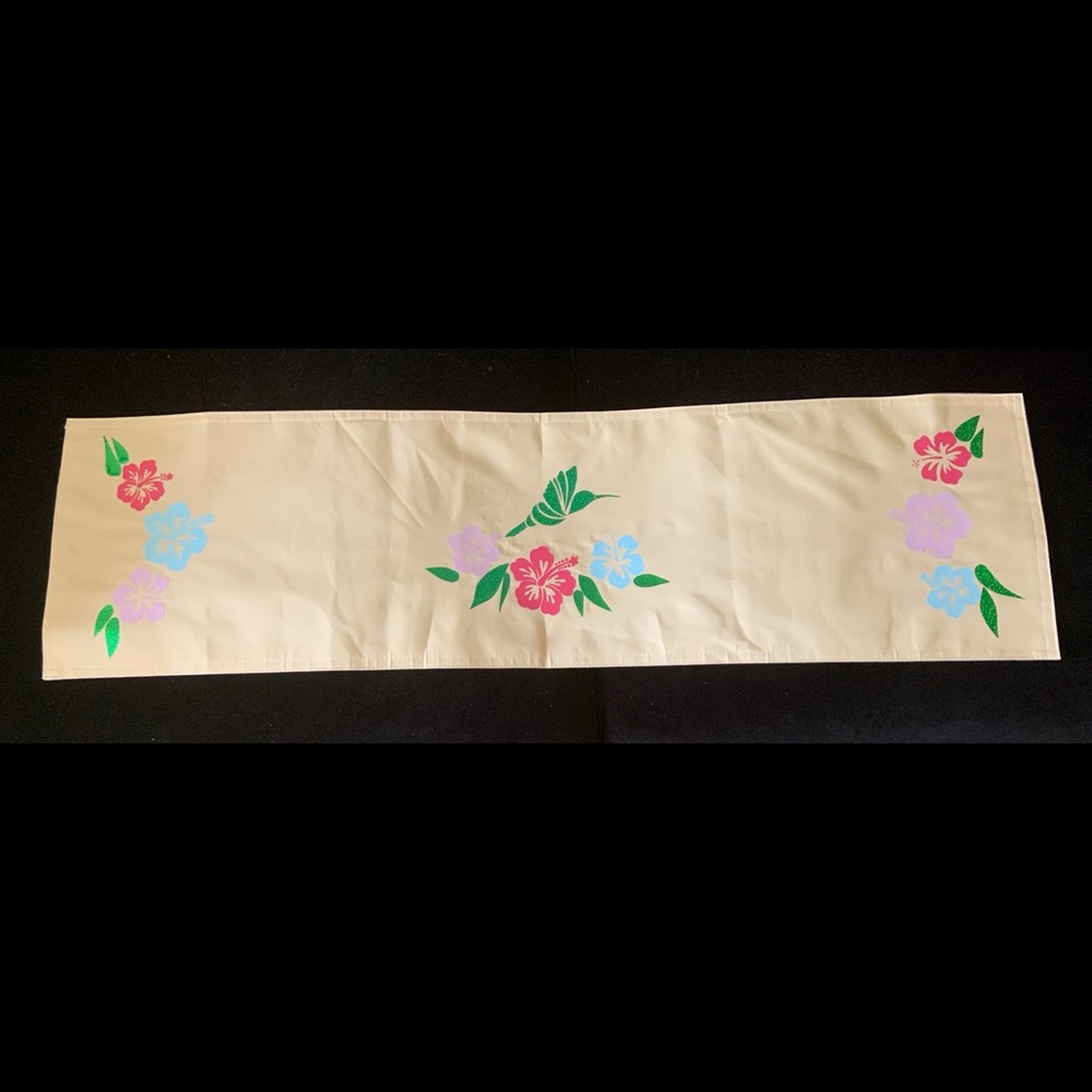 “Hummingbird” table runner 🌸🌺